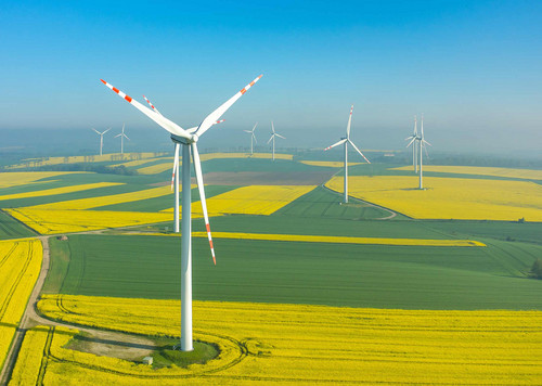 Windkraftanlagen aus der Vogelperspektive